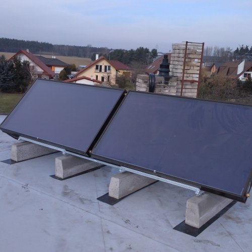 Plynový kotel se solárním systémem pro starší manžele (Pardubice)