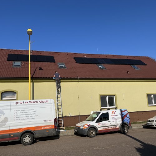 Fotovoltaický systém na provoz a ohřev vody pro firmu a restauraci (Heřmanův Městec)