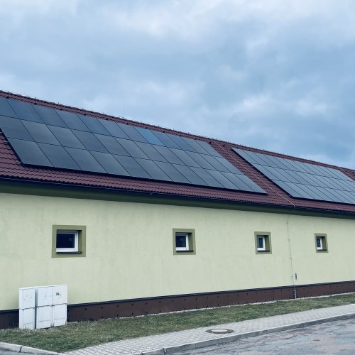 Fotovoltaický systém na provoz a ohřev vody pro firmu a restauraci (Heřmanův Městec)