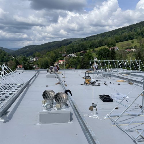48 solárních kolektorů pro bytový dům ve Vrchlabí